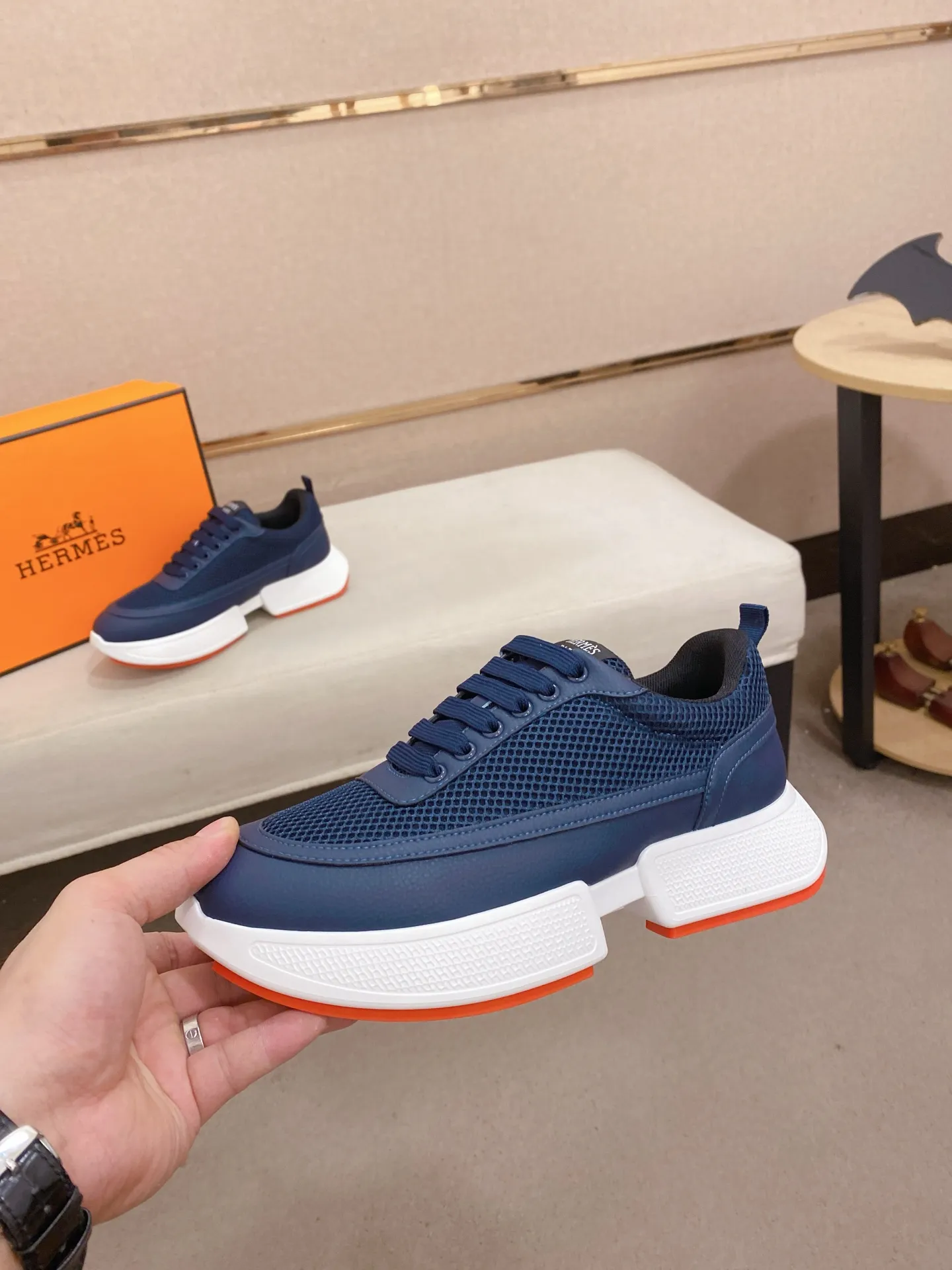 Men's clothing and shoes💰: 462💰《HERMES》【Classic Original Version】Hermès; Top 🔝 Purchasing Agency 🔍🔍Men's latest 🇺🇸 counters are on sale simultaneously, imported from Italy original ▲▲cowhide ▲▲ (high-end, extravagant and classy) ) Exquisite workmanship (Italian 🇮🇹 imported water-dyed 🐂 cowhide lining) sole: original sole provided by the original factory, ⚠️exclusive double-layer activity·TPR·rubber·combined molded outsole; super comfortable·wear-resistant·non-slip·environmental protection The real thing is more beautiful if you take the real thing (high quality, follow the order). You can enter and exit the counter at will * Number of yards: 38-44 (45 can be customized and cannot be returned or exchanged)